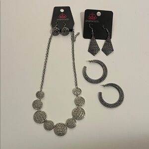 Paparazzi Silver Textured Necklace Set